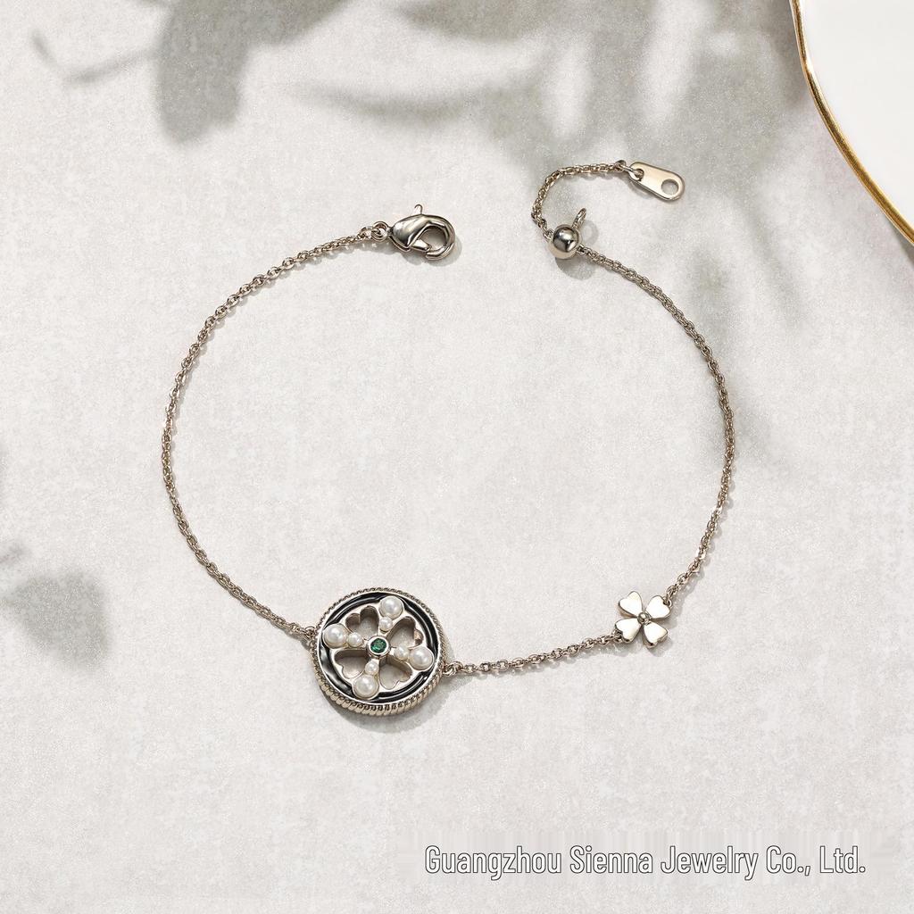 Four-Leaf Clover Enamel Bracelet: Elegant, Fade-Resistant, Versatile, Exquisite Hand Jewelry for Women.