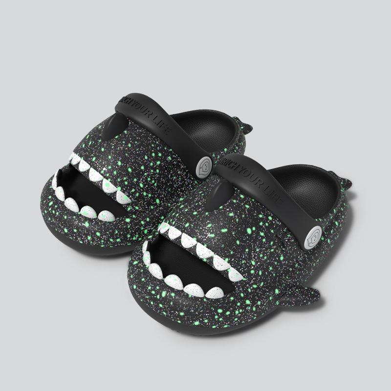 

Summer Kids Shark Luminous Slippers Boy Indoor Waterproof Sandal Children Lightweight Non-Slip Slides Girls Strap EVA Flip Flop 130 серый