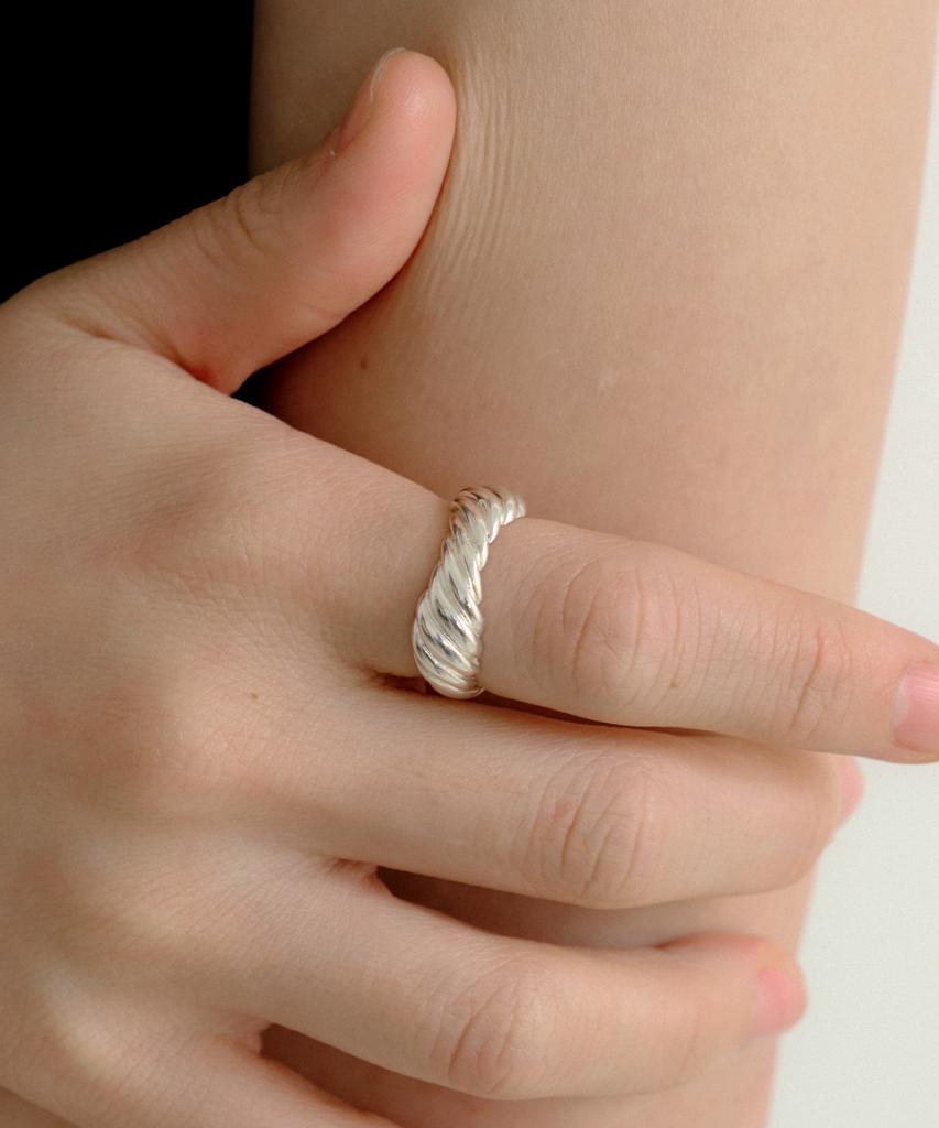 Byweekend Line Ring