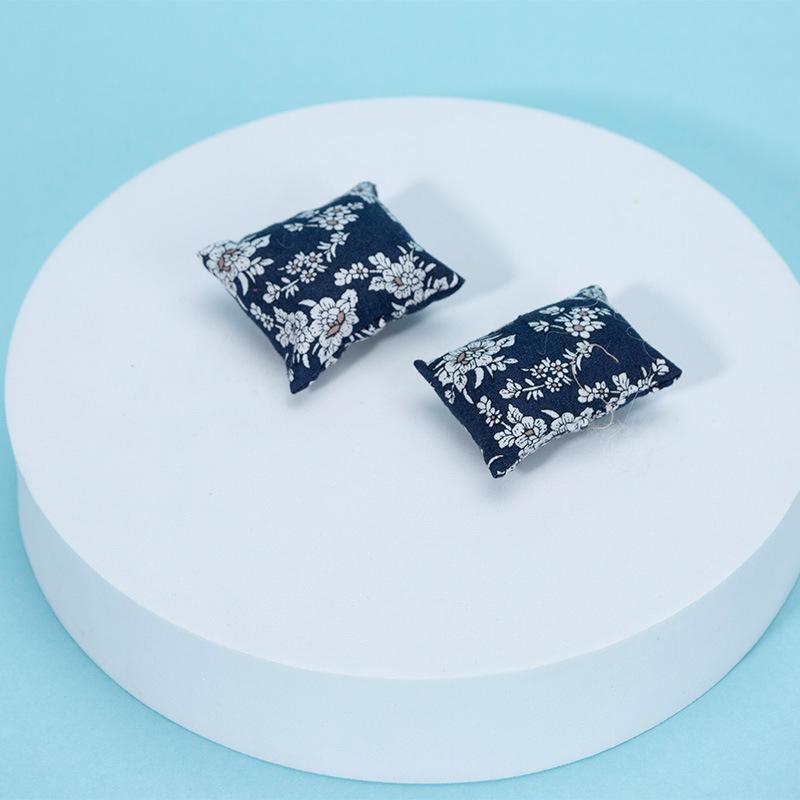 2Pcs 1:12 Dollhouse Mini Furniture Cloth Sofa Pillow Doll House Home Furnishings