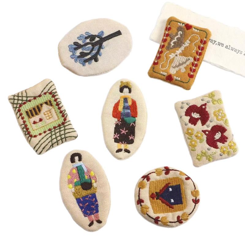 1/10 Peças Grampos de Cabelo Estilo Floresta Broche Acessórios DIY Série Menina Personagens Fofos Bordados para Bolsas Roupas