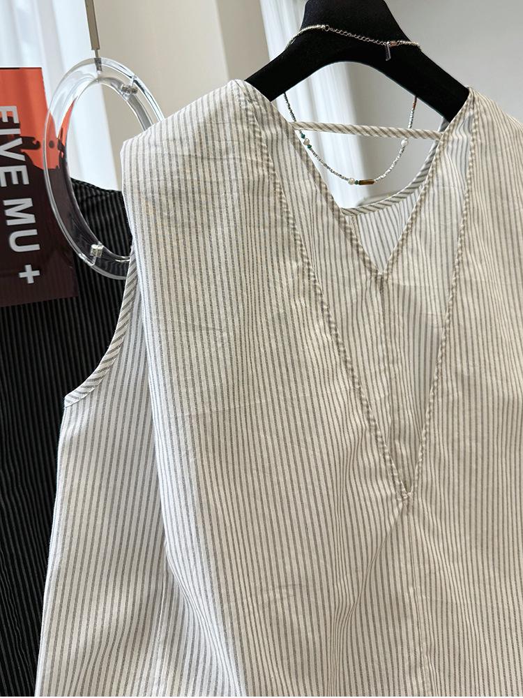 Japanese Retro Vertical Stripe Sleeveless Women's Summer Top - Versatile, Loose, Slimming Round Neck Design