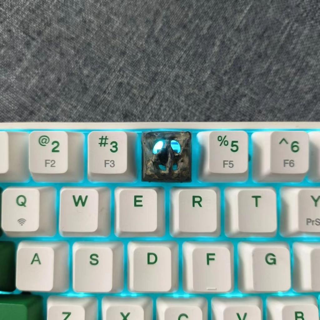 Přizpůsobená DIY krytka klávesnice Thor Storm Tomahawk Magnetická průsvitná mechanická klávesnice Krytka klávesnice Univerzální jednoduchá krytka křížové osy