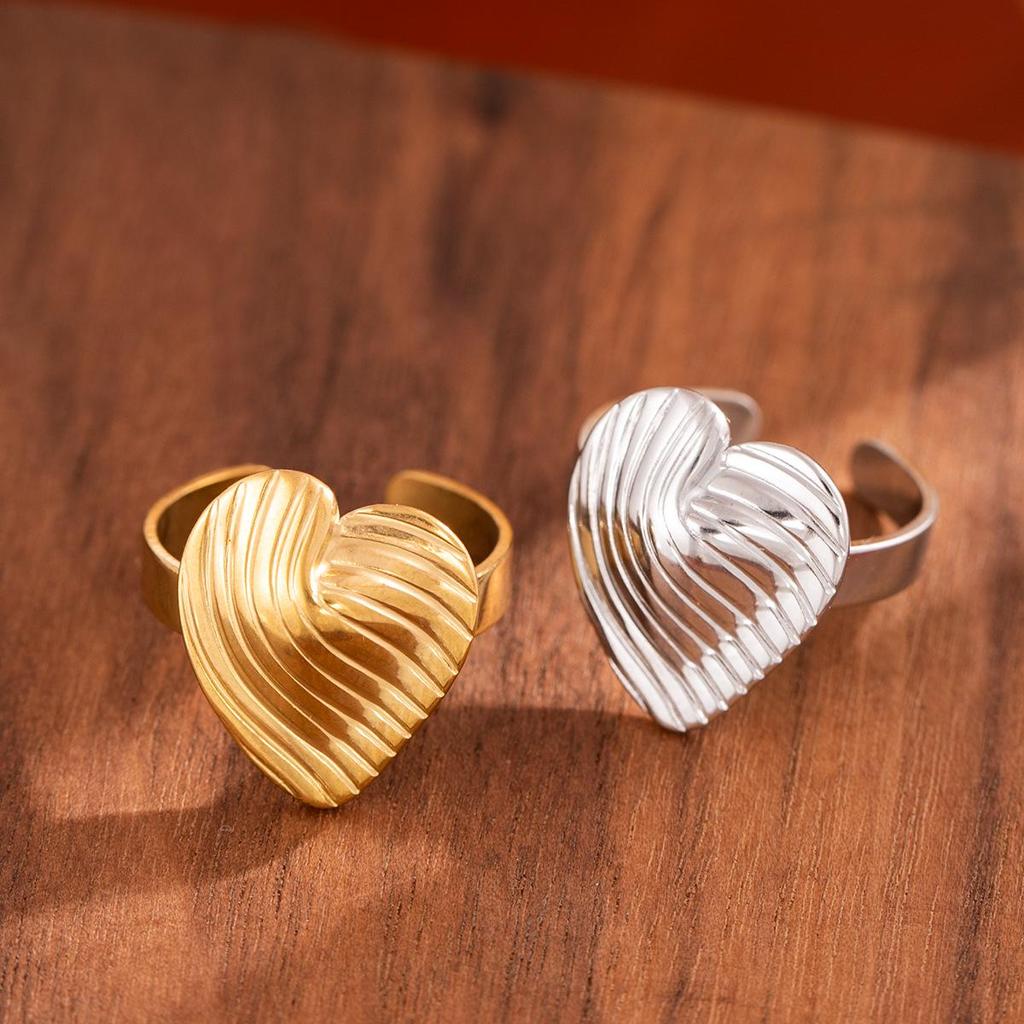 Heart-Shaped Stainless Steel Striped Ring - Colorfast Titanium Electroplated Jewelry
