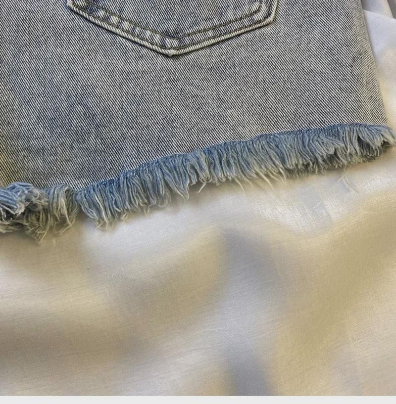 Dámské džínové šortky áčkového střihu s vysokým pasem a roztrhaným efektem - Dvojité zapínání na knoflíky, široké nohavice, super krátké