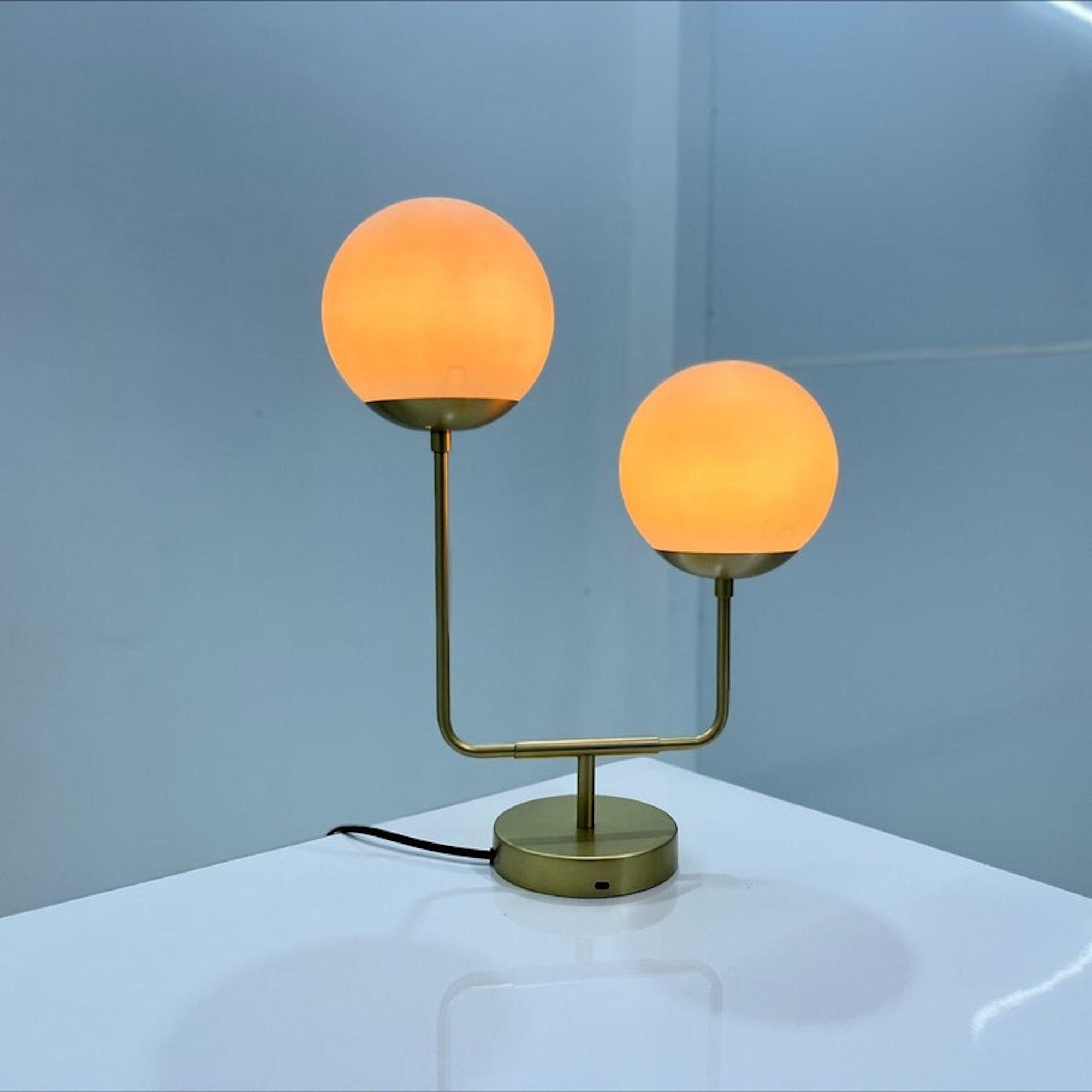 

Настольная лампа Современная матовая стеклянная прикроватная лампа Stilnova Design