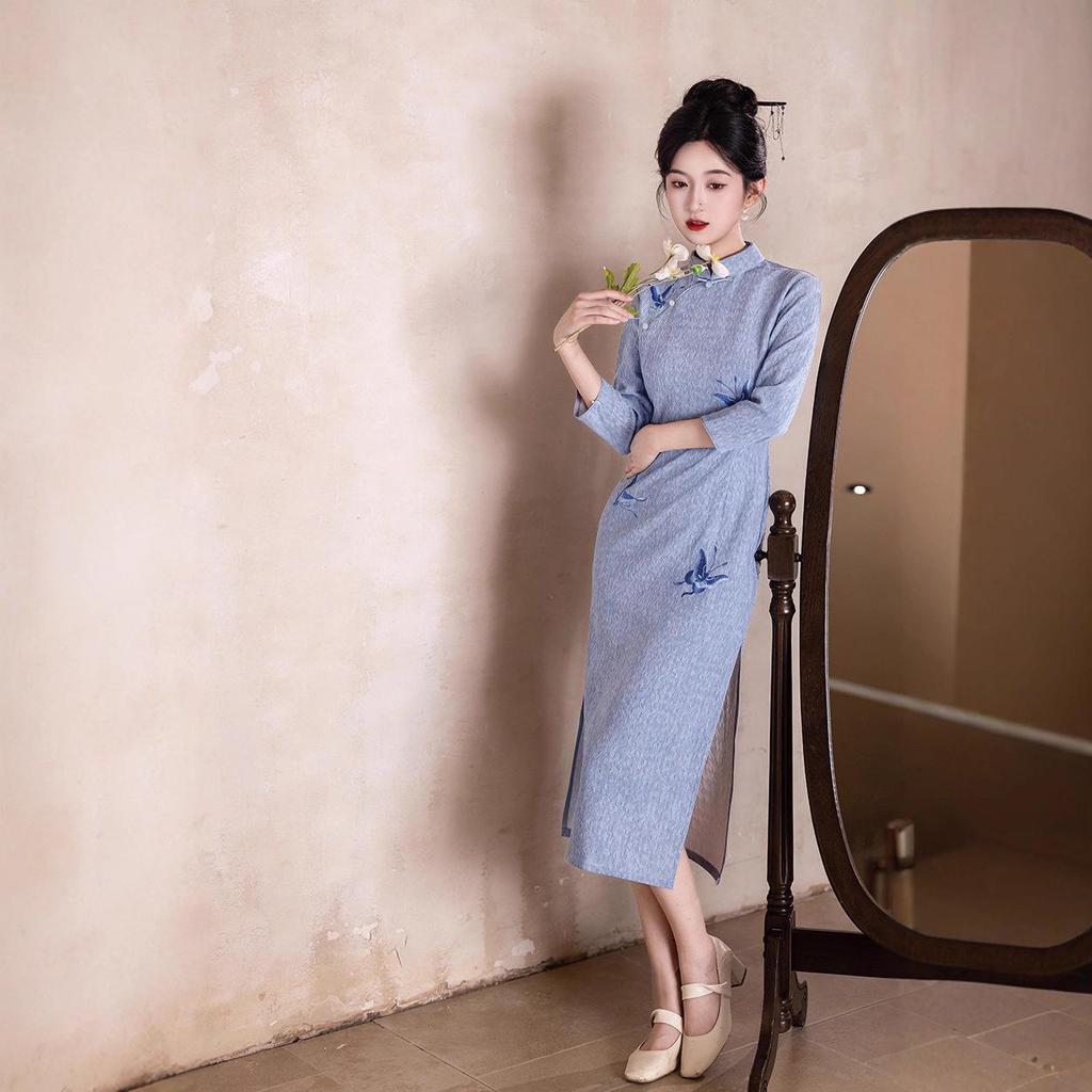 2025 Autumn New Embroidered Knitted Cheongsam Dress - Slim Fit, Retro Chinese Style for Women & Girls