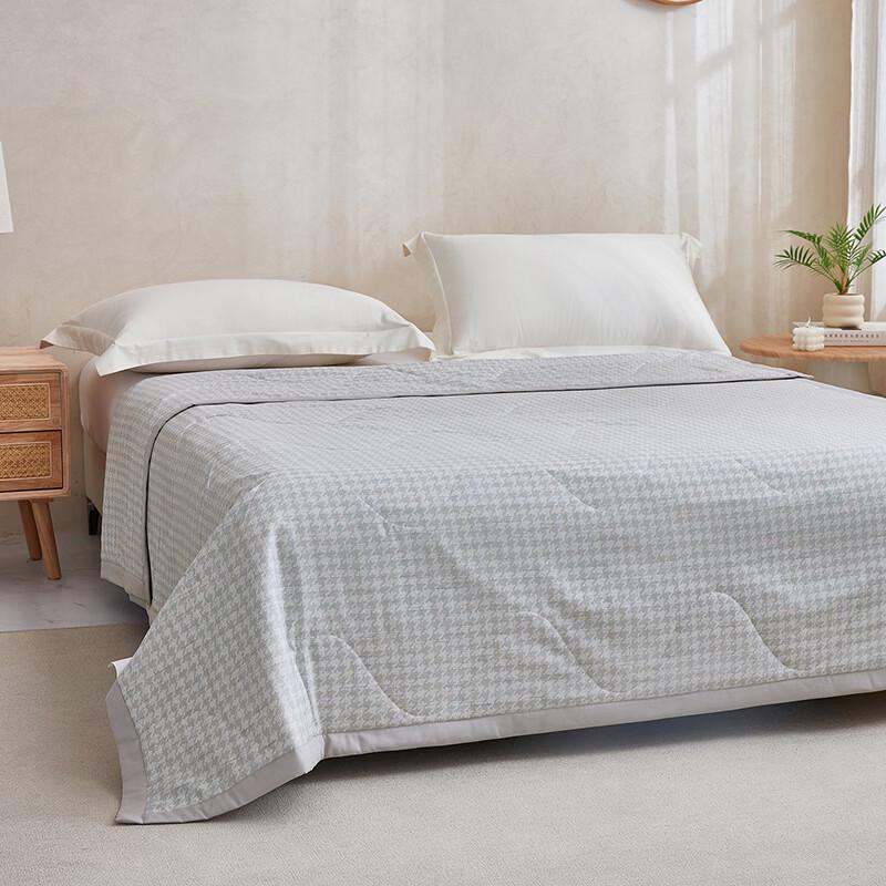 PLAYBOY Breathable Summer Quilt