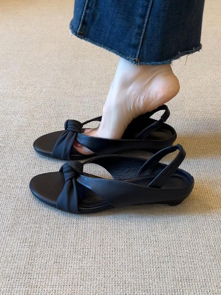 

French low-heeled versatile kink sandals women s 2025 new niche design open-toed round-head Roman shoes 35