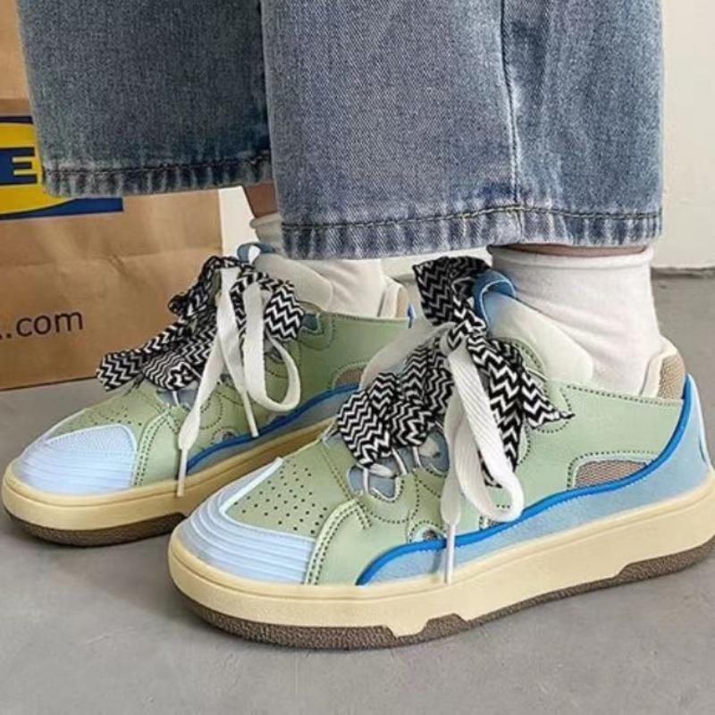 Couple Sports Shoes Fashion Casual Women's Sneakers Lace Up Comfortable Flat Bottom Vulcanized Shoes Zapatos Para Mujeres