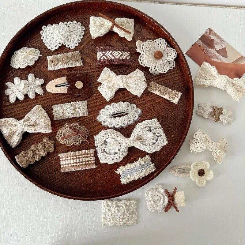 2 stk/sett Søt Babyjente Hårspenne Søt Prinsesse Blonder Sløyfe Blomster Hårnål for Småjente Stoff Pannelugg Sideklemme Barn Hodeplagg