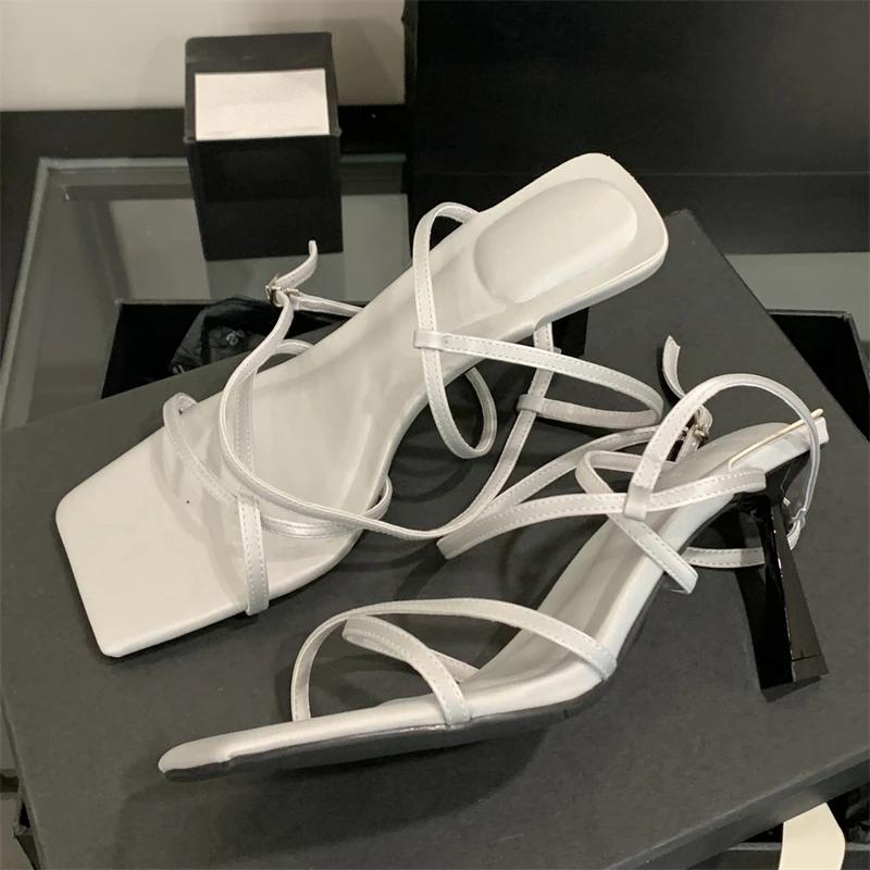 Mode Eilyken Modedesign Schmaler Riemen Dünne Hohe Absätze Damen Sandalen Sommer Eckige Zehen Schnalle Riemen Bankett Party Schuhe