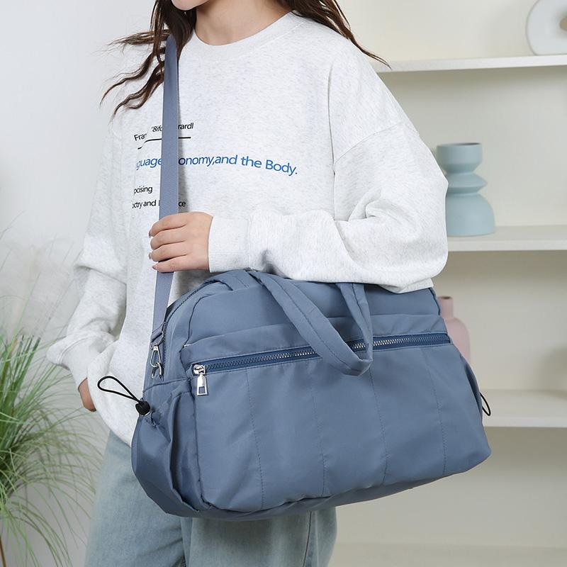Large Capacity Gym Duffel Bag for Women, Water-Resistant Sports Travel Bag with Shoulder Strap and Multiple Pockets