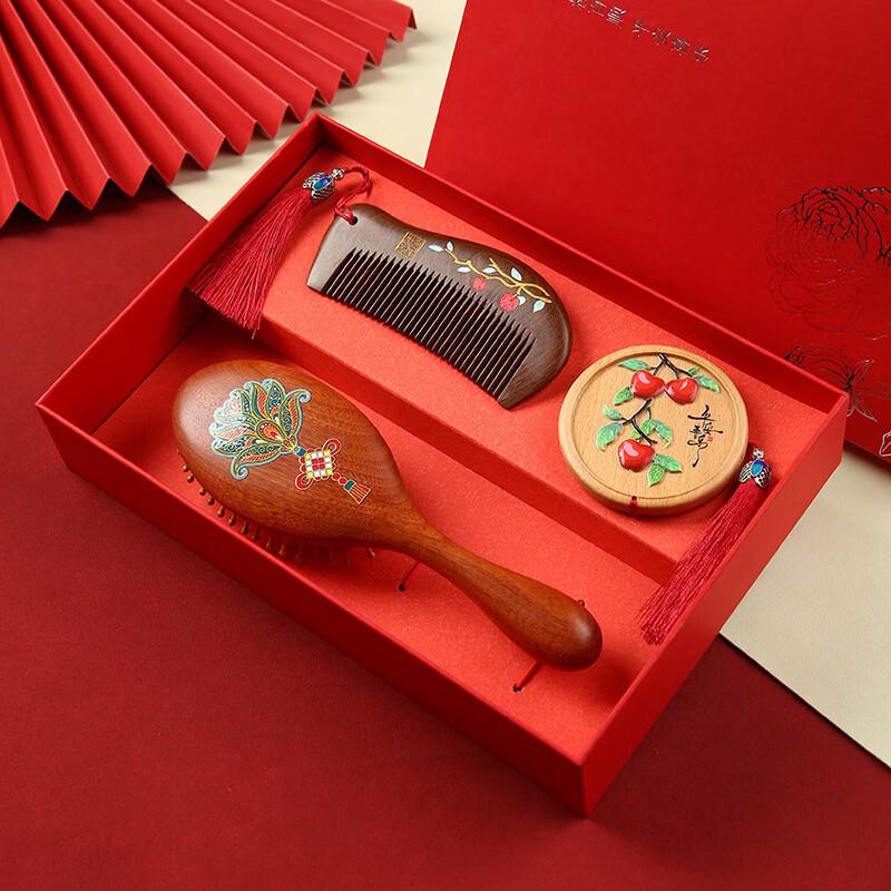 

Golden Sandalwood Comb Gift Set