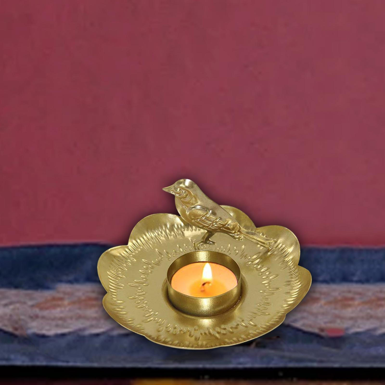 

Элегантный железный подсвечник для домашнего декора