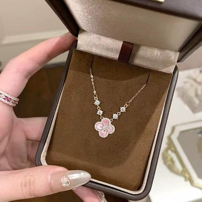 Women Light Luxury Four Leaf Clover Pink Mother Of Pearl Clavicle Necklace