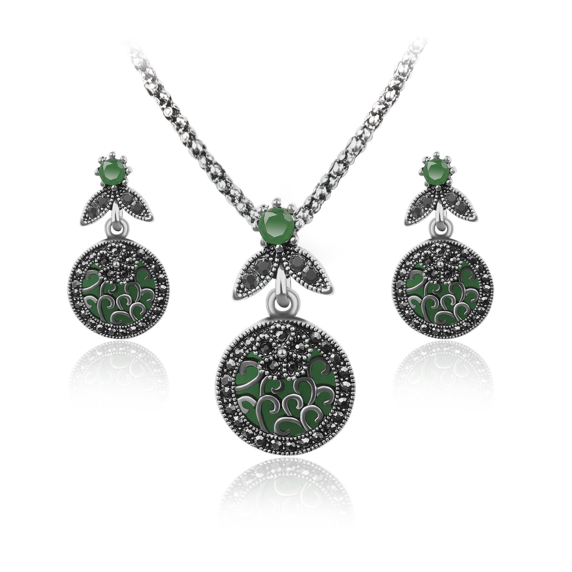 

Горячо продаваемый новый классический набор ожерелья и серег с персонализированными и модными ажурными резными узорами зелёный