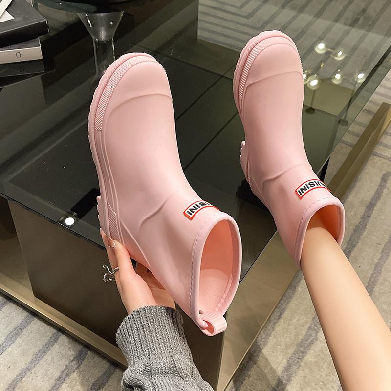 Fashion medium tube rain shoes women's water shoes winter wear rain boots adult velvet soft sole waterproof non-slip women's rubber shoes