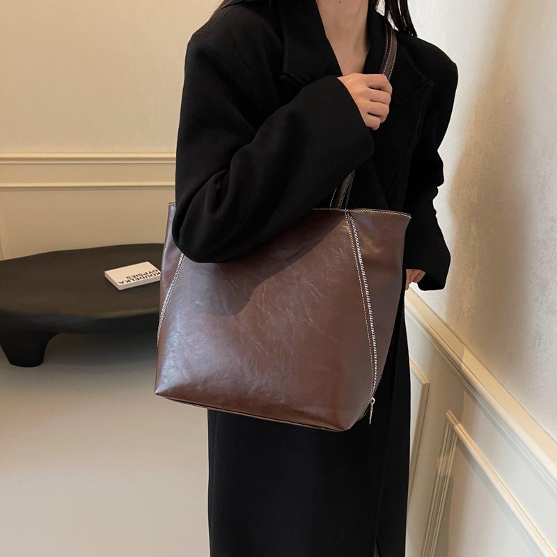 2026 Herbst und Winter Leder Tragetasche Große Kapazität Schultertasche Damen Modische Handtasche