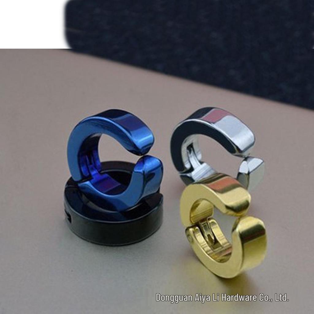 Hua Chenyu Style Men's Retro Ear Clip: No Piercing Required, Simple Fake Earrings Cuff