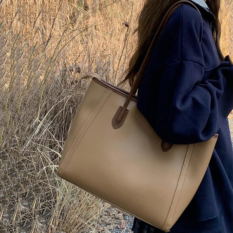 2026 Women New Korean Style Versatile Tote Bag Fashion Shoulder Commute Bag Female Classic Retro Large Capacity Casual Handbag