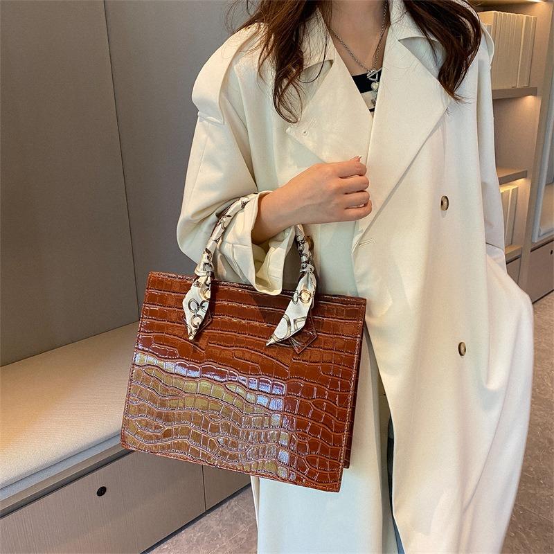 Crocodile pattern new fashion bag single shoulder oblique span portable simple retro women's bag portable small square bag