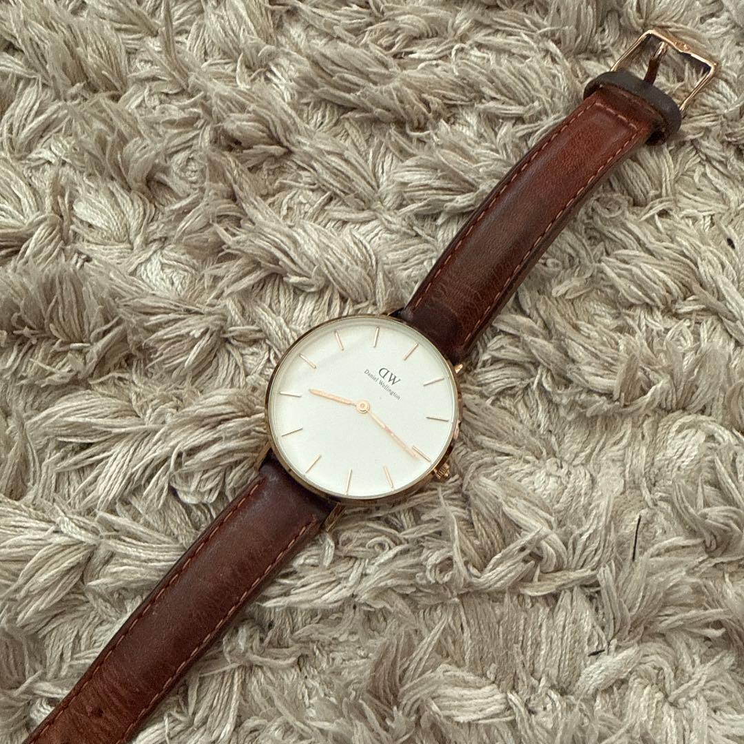 Used DW ladies watch (battery replacement required)