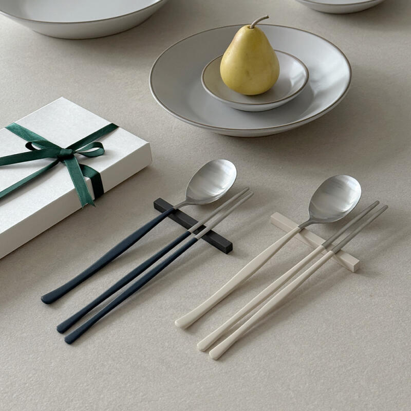 Nicott Satin Colored Spoon + Spoon Rest for 2 cream