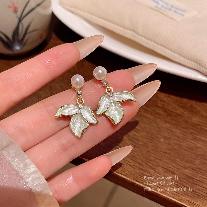 S925 Silver Needle Small Fresh Versatile Flower Stud Earrings Women's Light Luxury Niche Premium Pearl Earrings