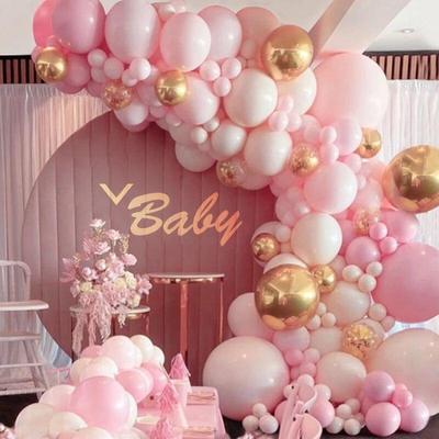 Macaronově růžová balónová girlanda s konfetovými balónky zlaté a bílé barvy pro svatební dekoraci, baby shower, narozeninovou oslavu