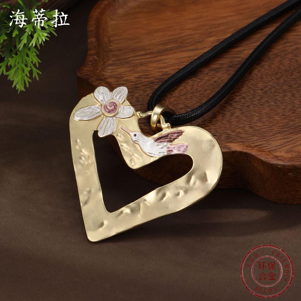 New Enamel Color Hollow Love Leather Rope Long Pendant Women's Simple High-end Heart-shaped Long Necklace