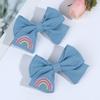2 Stück Himmelblaue Haarnadeln mit gestickter Regenbogen-Schleife Handgefertigte Klemmen Mädchen Haarspangen Kinder Schule Party Accessoires Kopfschmuck