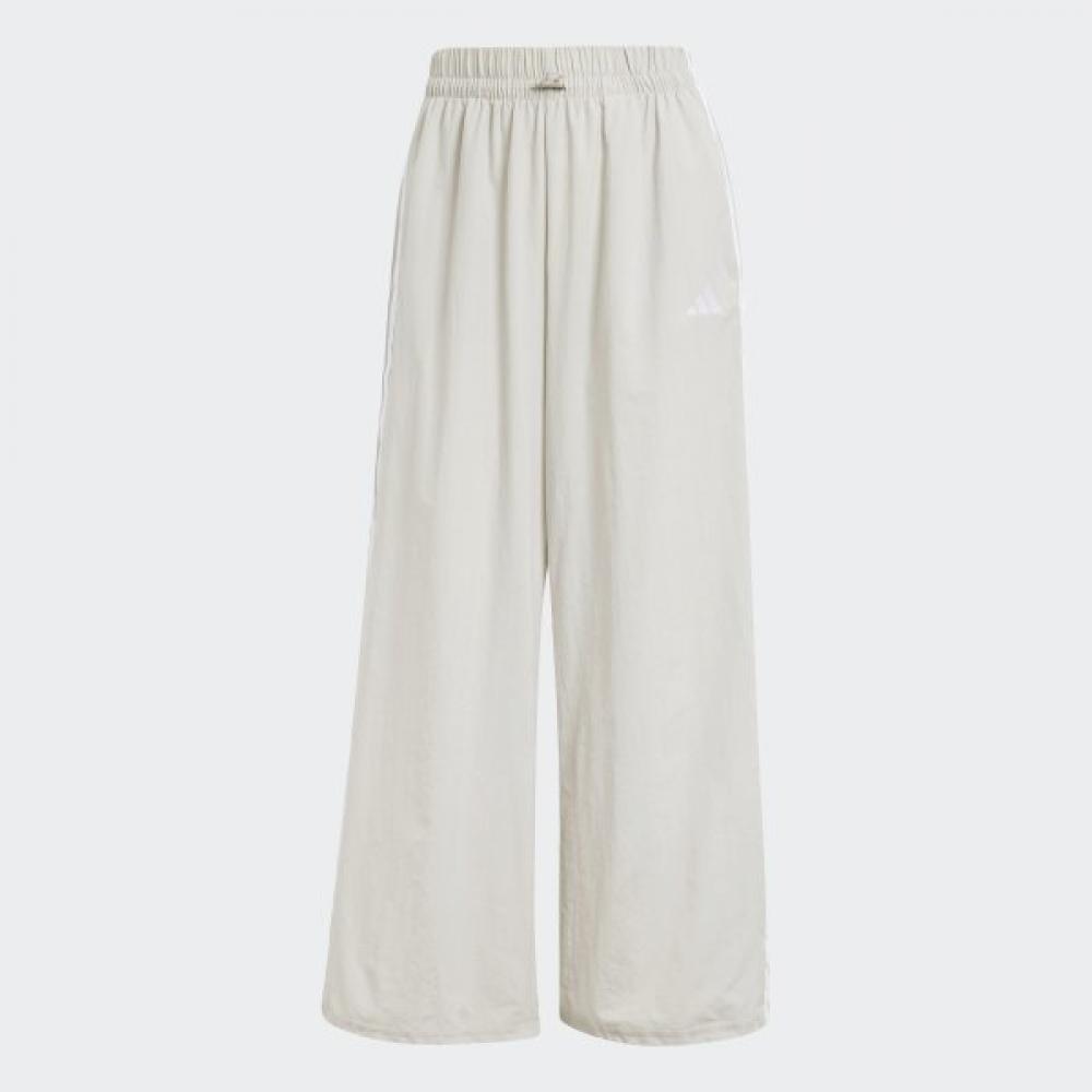 

AdidaS Women S New eSSential 3S lifeStyle Woven Parachute pantS