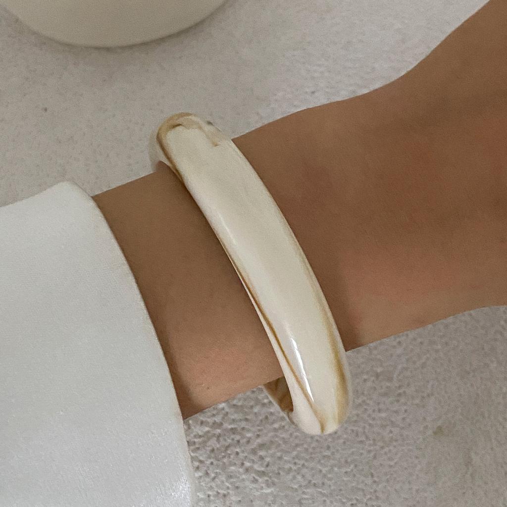 Ingemark 2025 Trendy Irregular Resin Bangles Bracelets for Women Punk Minimalist Chic Chunky Bracelets Charm Wearing Jewelry