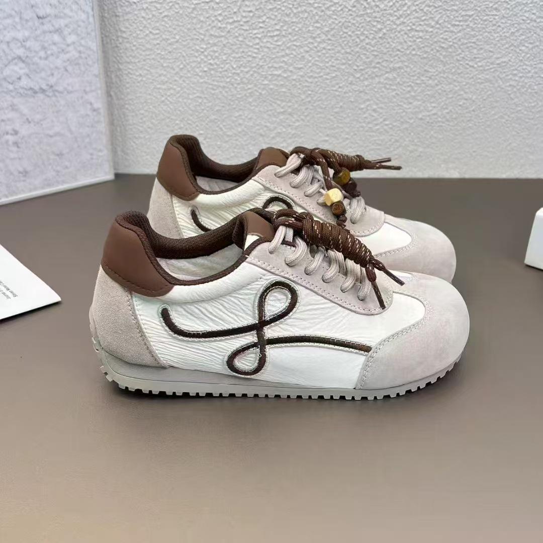 

Мягкая кожа внутренняя высота увеличение немецкие тренировочные туфли женские 2025 лето и осень новые тонкие дышащие повседневные спортивные туфли высокое чувство Forrest G 40 темно-коричневого