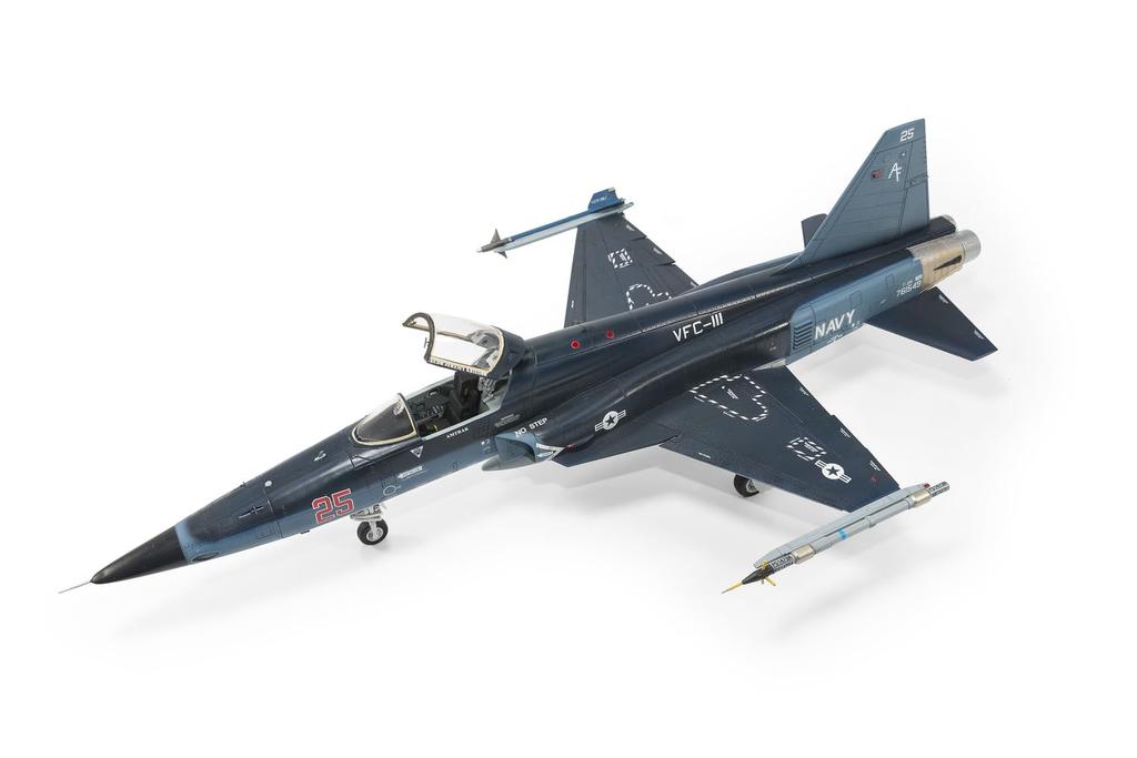 AFV Club 1/48 F-5N+ VFC-111 Sundowners Adversary Aircraft Plastic Model Kit AR48117 (Airplane)