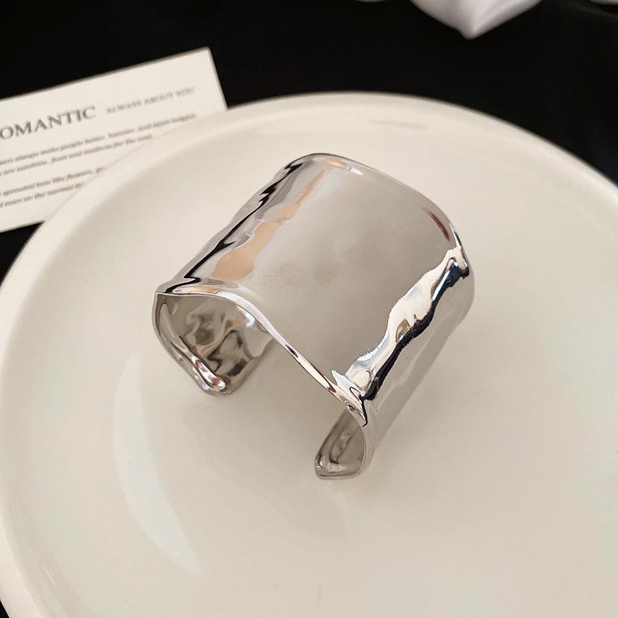 European-American Geometric Metallic Open Bangle: Simple, Versatile, Niche Design Bracelet