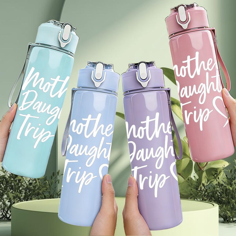 1PC Mother Daughter Trio Sketch 750ml Color Plastic Sports Water Bottle Leakproof Flip Straw Lid Suitable for Sports Office Home Use