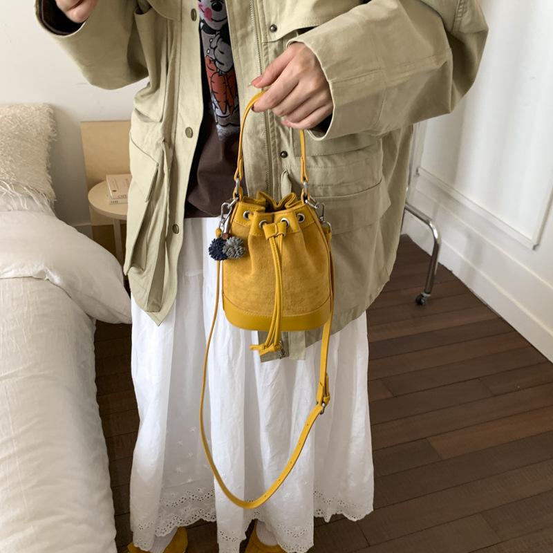 Fashion drawstring handbag versatile bucket bag women's 2025 autumn and winter new commuter shoulder bag trendy messenger bag