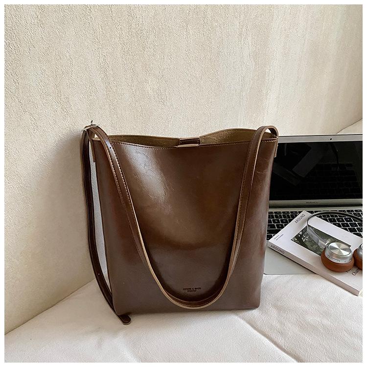 Large Capacity Bag Women's Winter New Solid Color One-shoulder Crossbody Bag Casual Commuter Bag Bucket Bag