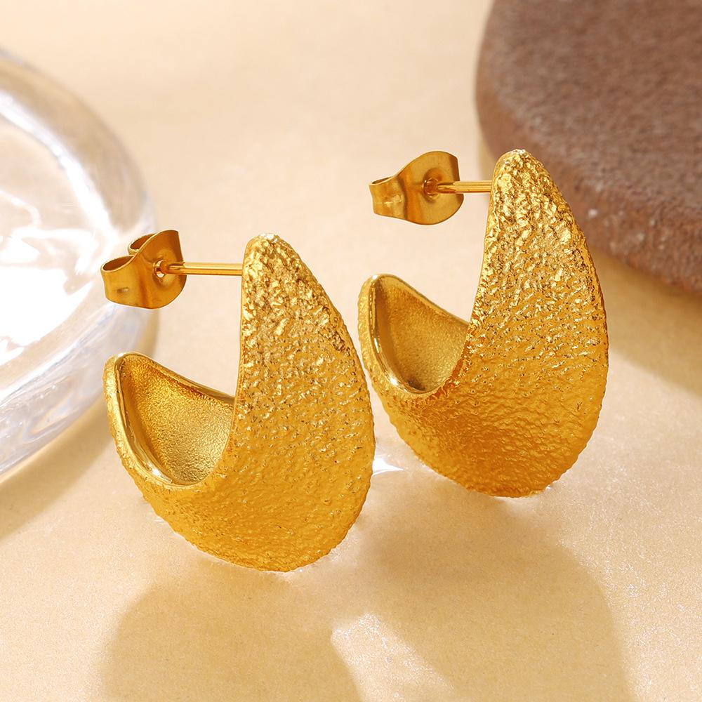 

European and American Ins New Retro Style Hammer Pattern Gold Crescent Earrings Plated with 18K Gold Matte Premium Earrings