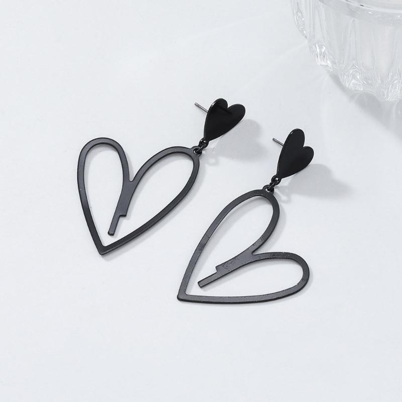 Fashionable Black Heart Dangle Earrings Retro Style Jewelry Ear Accessories Jewelry for Music Festivals and Party Looks