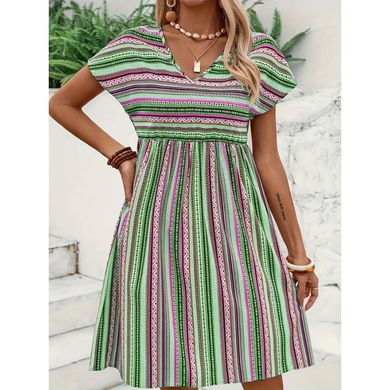 Robe rayée à col en V grande taille, robe à manches courtes ample style vacances