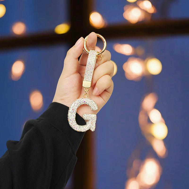 1PC Keychains Ideal Gift Letter Design Bling Key Ring Accessory Full Rhinestone Design Lucky Pendant 26 Alphabet Letters