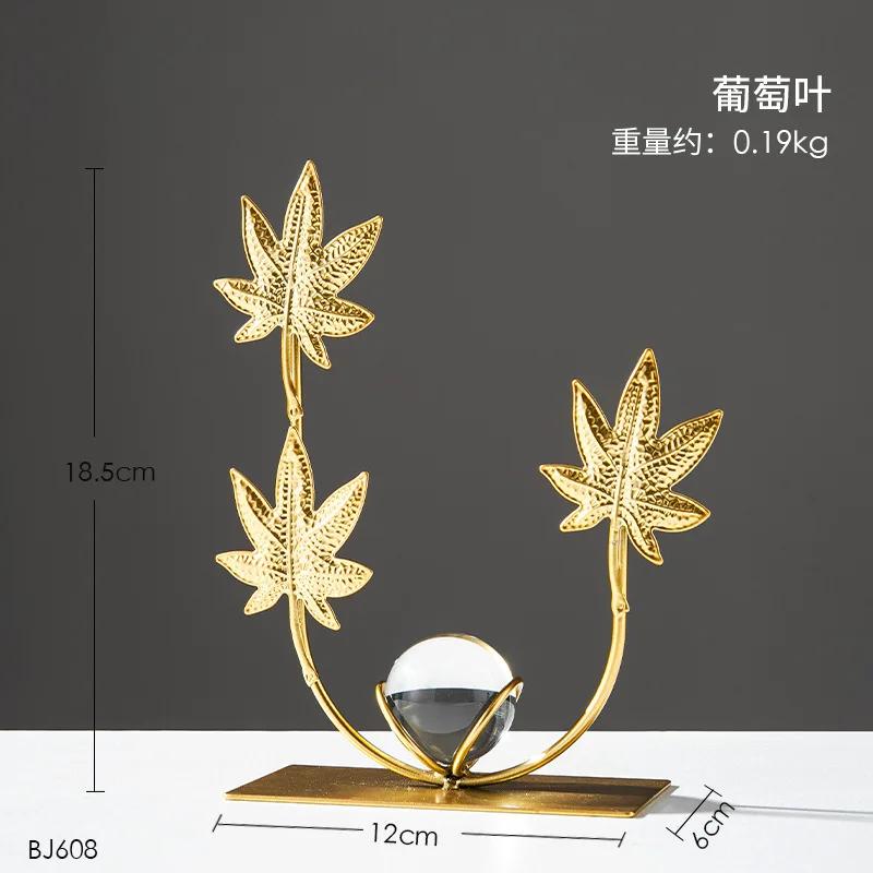 Golden Ginkgo Leaf Crafts Crystal Ball Ornaments Light Luxury Living Room Home Decor Metal Handicrafts Decoration Metal Crafts