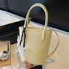 Niche Simple and High-end Underarm Bag Women's 2025 Summer New Korean Messenger Bag, Foreign Style Portable Bucket Bag