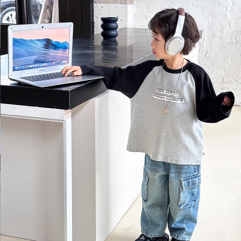 2025 Spring & Autumn Boys' Cargo Jeans: Trendy, Loose-Fit, Casual Long Pants for Kids