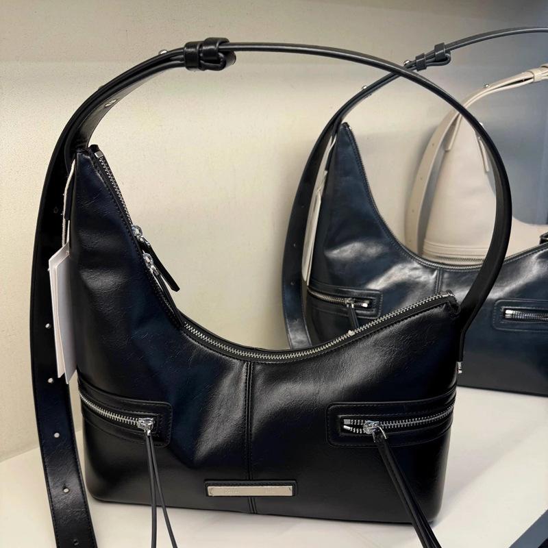 Korean Version Niche Design Saddle Bag New Fashion Spice Girl Style Shoulder Locomotive Bag Foreign Texture Messenger Women'S Bag