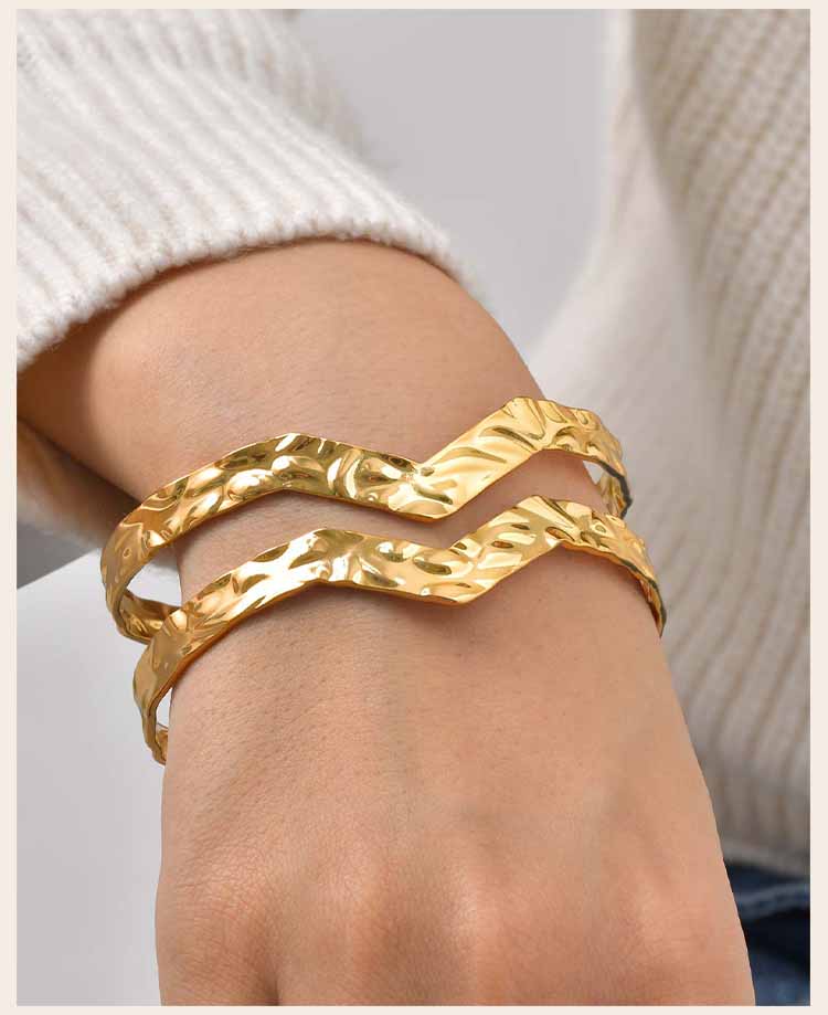 Stylish Wave Cuff Bangle for Women, Chunky Stainless Steel Gold Plated Bangle Bracelets Adjustable Accessories