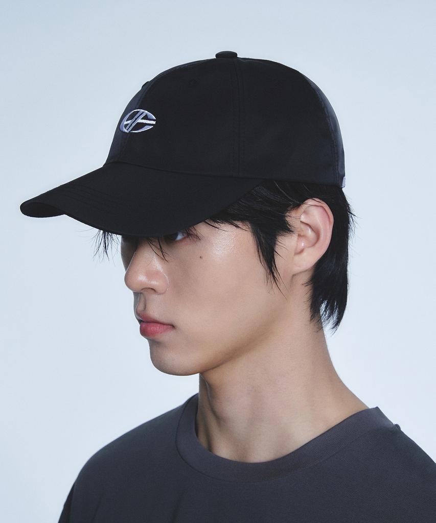 Hyeonpiteu Essential White Logo Cap